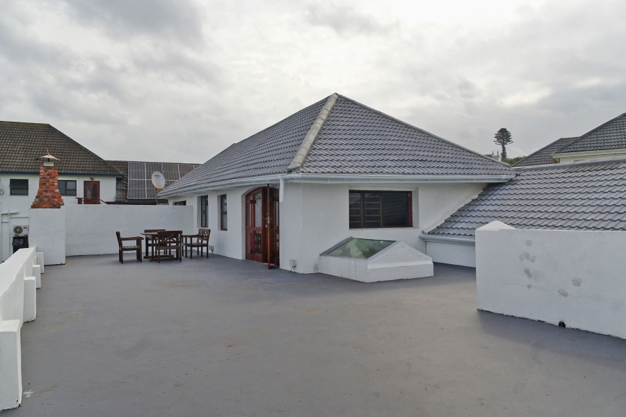 6 Bedroom Property for Sale in Cove Rock Eastern Cape